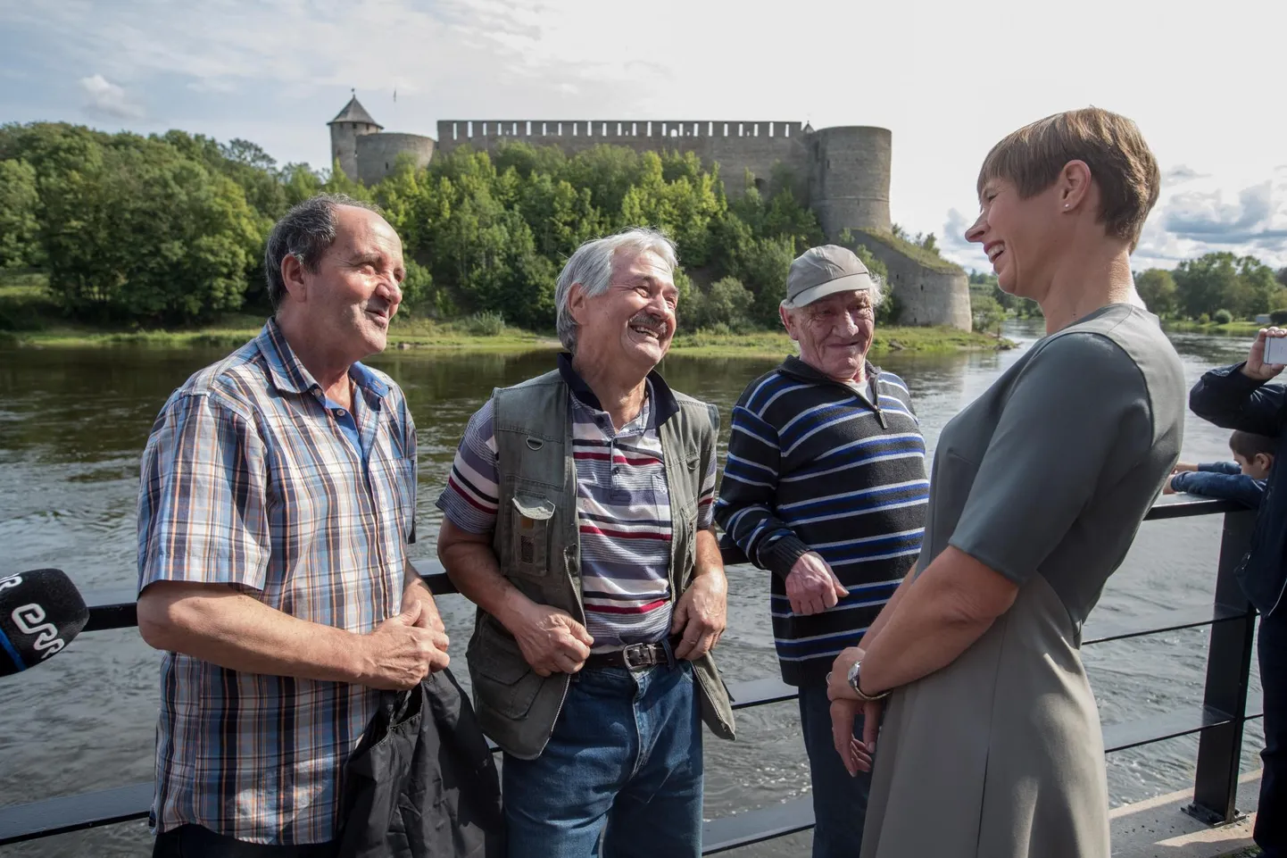 President Kersti Kaljulaid kohtus mullu Narvas promenaadil linlastega.
