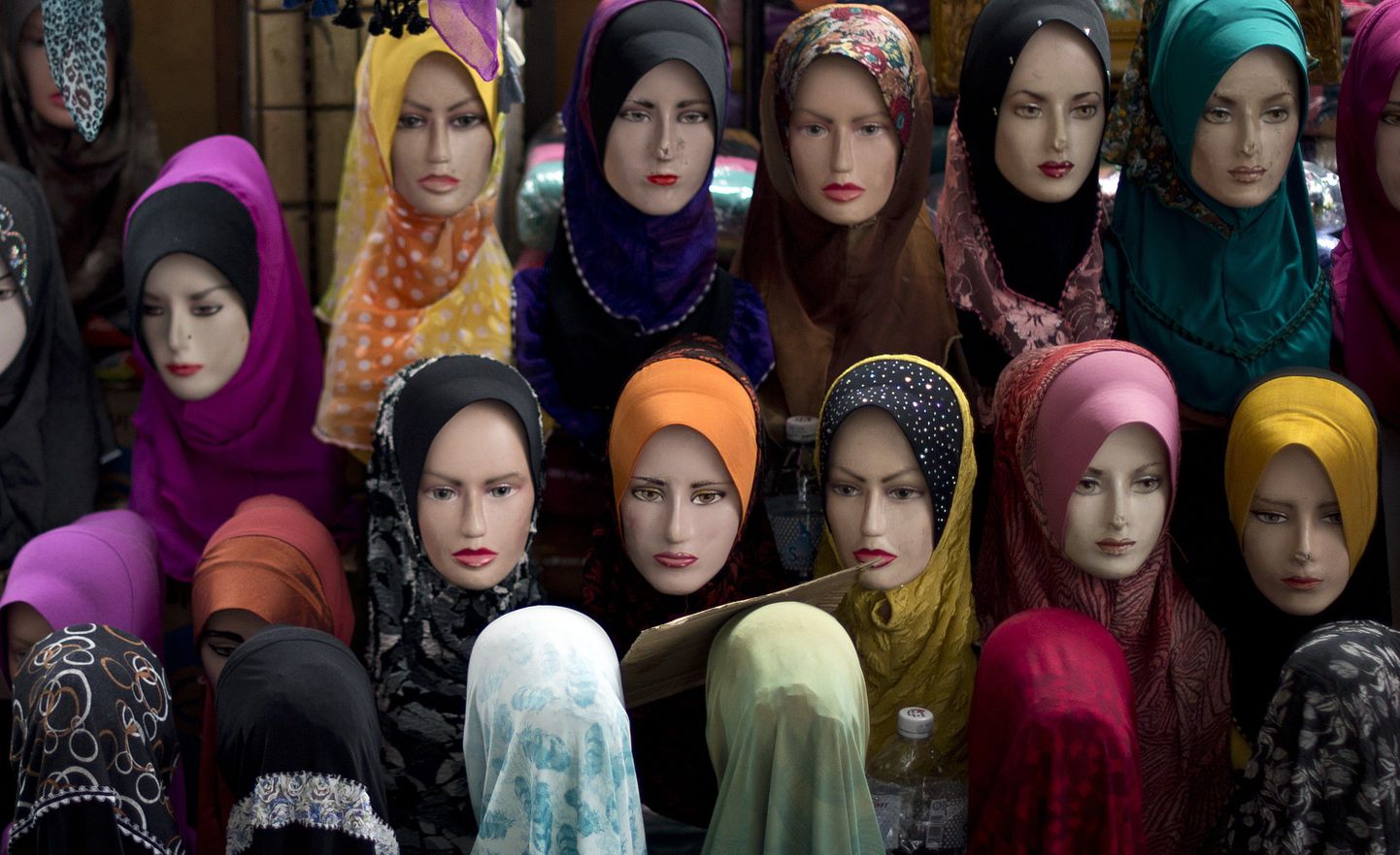Hijabi müügilett Malaisia pealinnas Kuala Lumpuris.