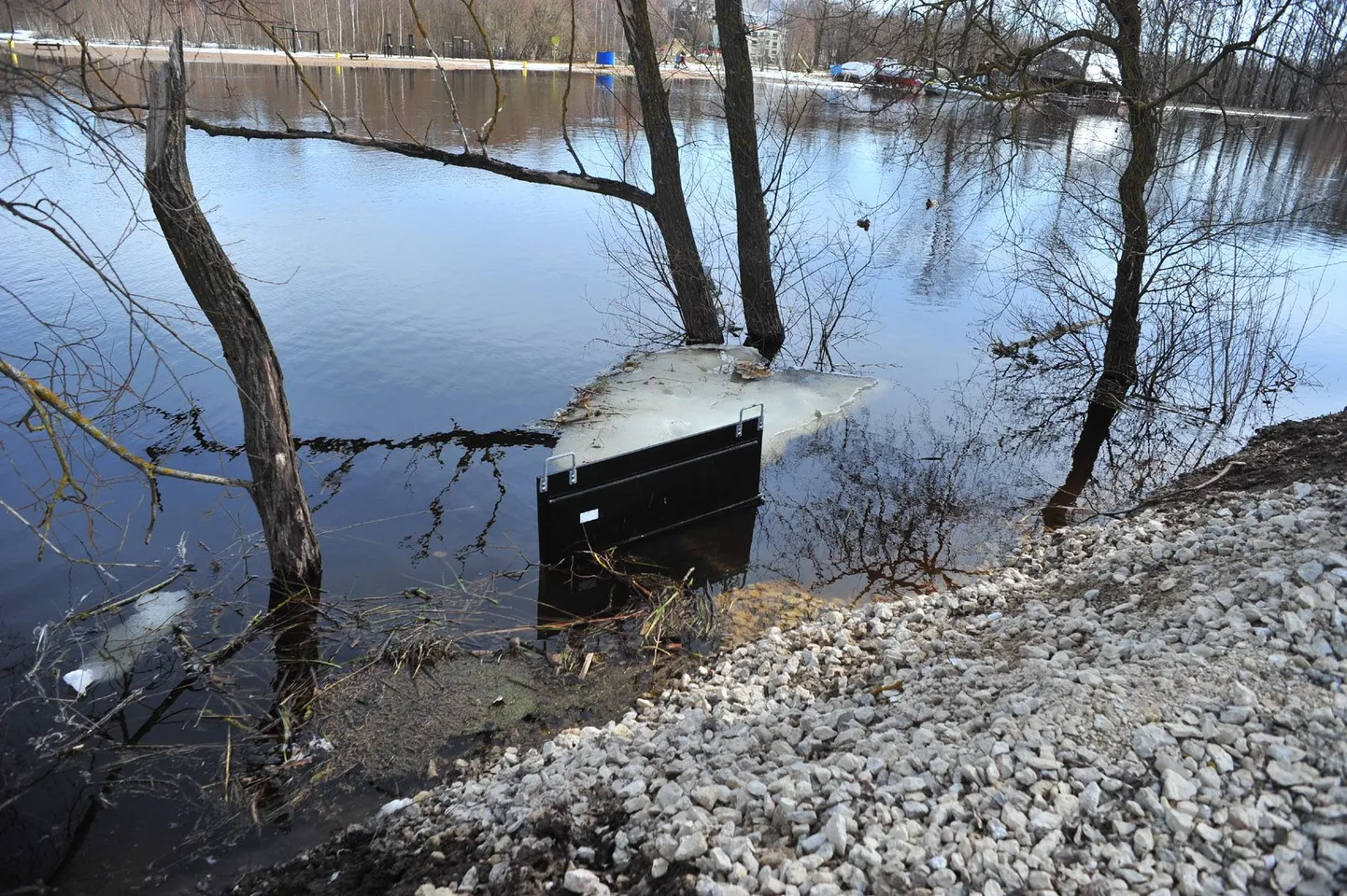 Mullu suvel Supilinna tagumise kraavi truubile ehitatud siibrist oli tänavu palju abi.