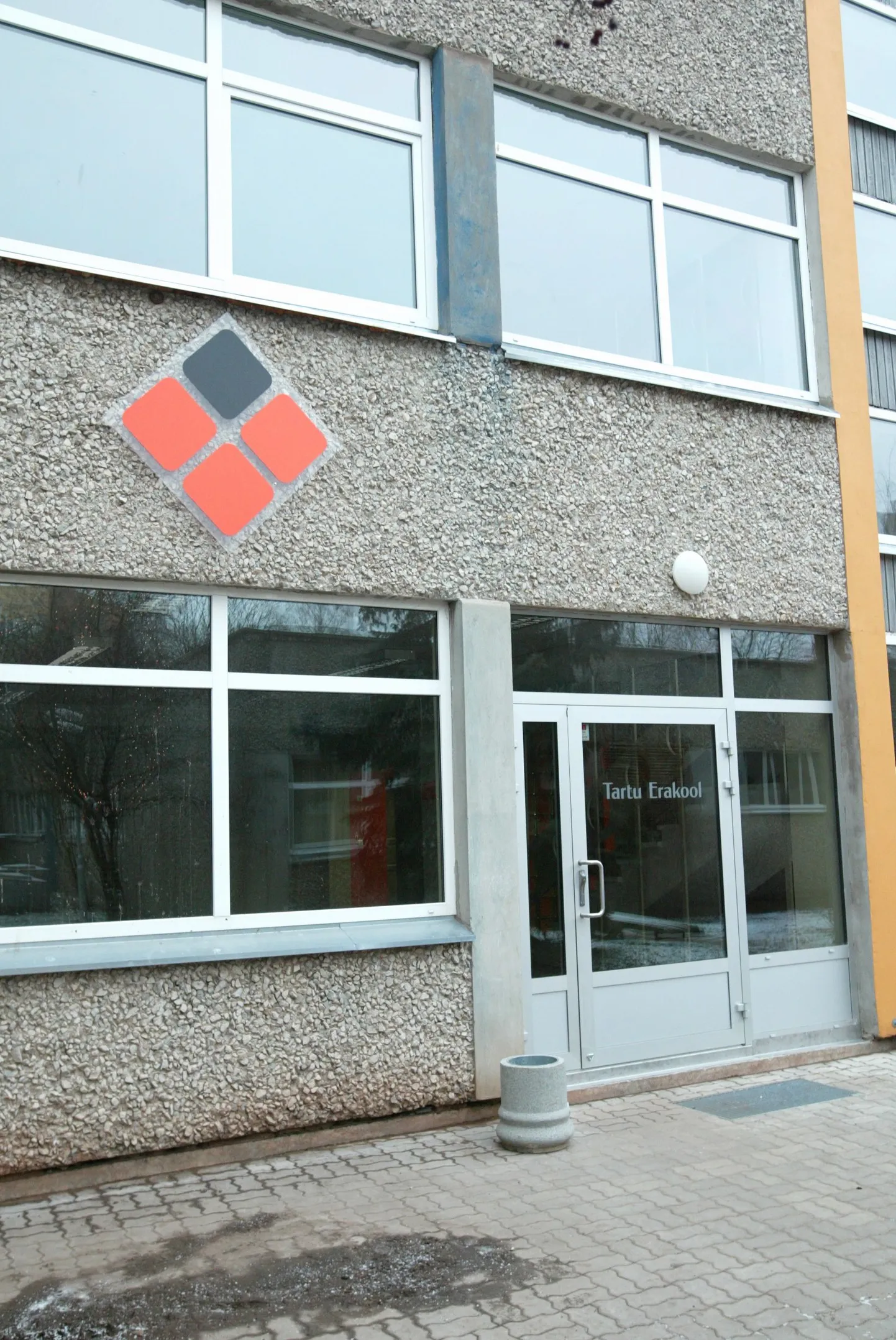 Pildil Tartu Erakool.