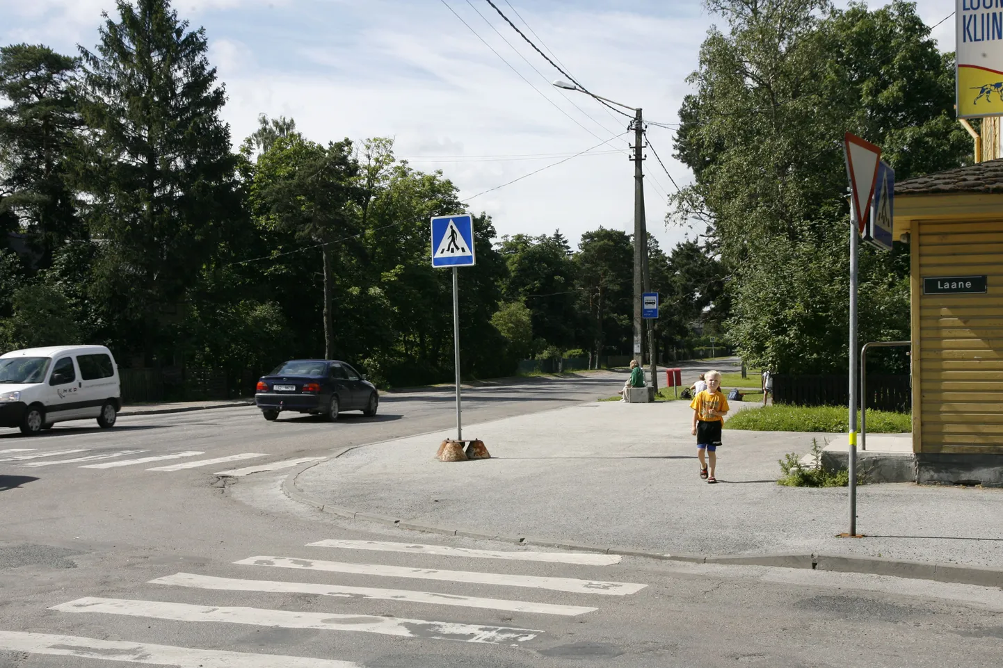 Pärnu maantee üks lõik Hiiul Laane tänavast kuni raudteeülesõiduni suletakse ajutiselt.