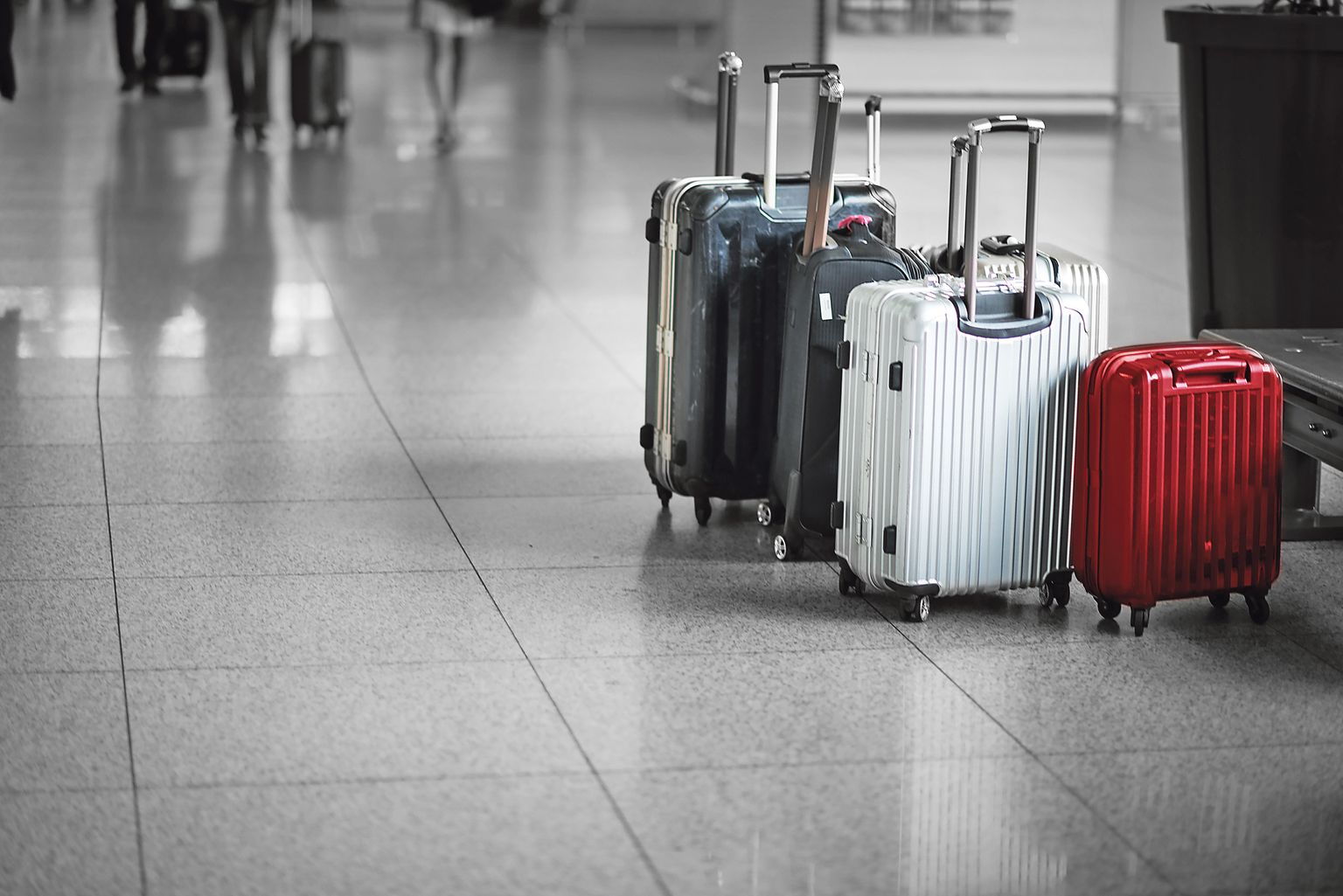 Арунас Скуя уверен, что если бы каждый пассажир брал с собой меньше багажа – хотя бы на один килограмм, это сэкономило бы много авиационного топлива.