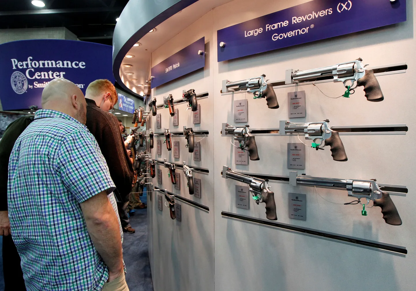 Smith & Wesson relvad näitusel.