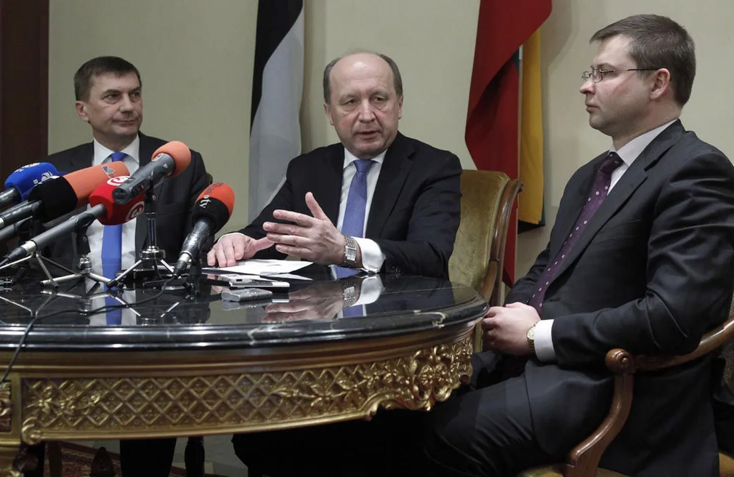 Eesti peaminister Andrus Ansip (vasakult), Leedu valitsusjuht Andrius Kubilius ja Läti peaminister Valdis Dombrovskis arutasid eelmisel neljapäeval Visaginase tuumajaamaga seotud küsimusi.