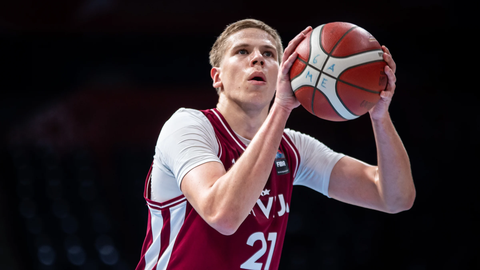 Pihtovs atklāj, ka spēlēšanu Latvijas U-18 izlasē izvēlējās ievērojama turnīra vietā