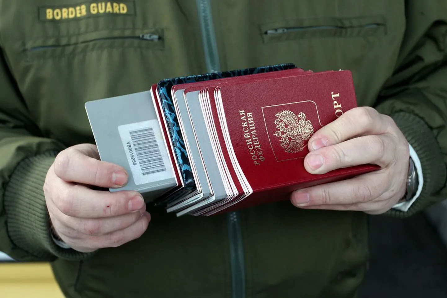 Märtsi lõpus kiitis riigikogu suure häälteenamusega heaks kolmandate riikide kodanikelt hääleõiguse võtmise kohalikel valimistel, mis aga nörritas Sillamäe volikogu, kes leiab, et see otsus aitab kaasa inimeste võõrandumisele riigist.