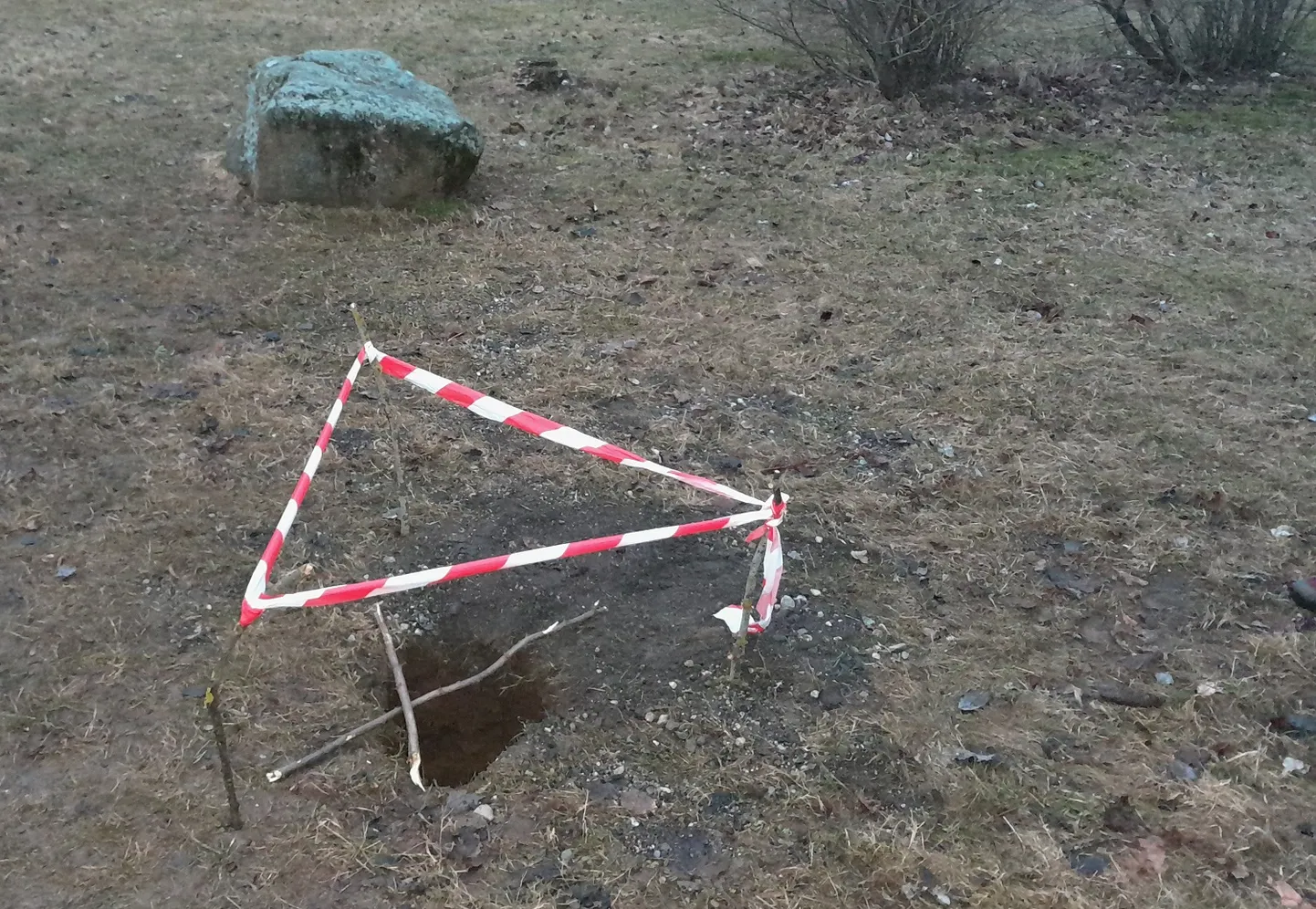 Ohtlik auk piirati lindiga.
