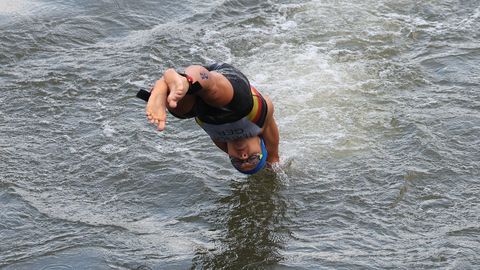 После олимпийского заплыва в Сене триатлонистов рвало