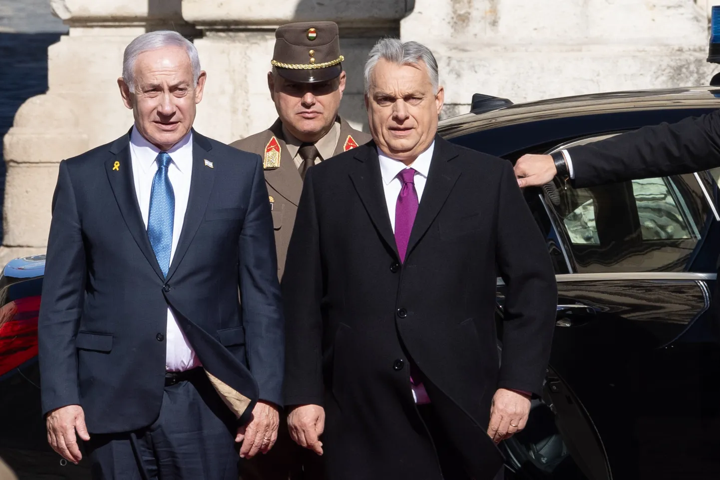 Ungari peaminister Viktor Orbán võõrustas oma parempoolset kolleegi Iisraelist Benjamin Netanyahut, kuid tema riik ei võtnud juudiriigi valitsusjuhti vahi alla, milleks Rahvusvahelise Kriminaalkohtu vahistamismäärus kõiki liikmesriike kohustab.