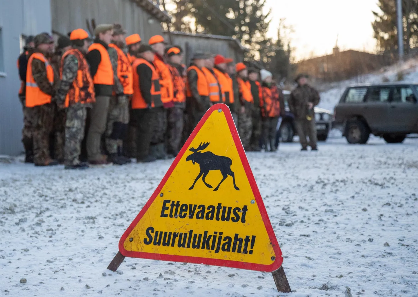 Ei, see pole mitte sõjaline õppus. Need on jahimehed.
Peeti ühisjahti.