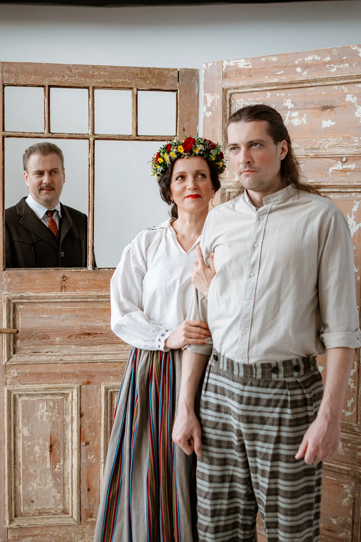 Lauris Subatnieks (Dūdars), Eduards Johansons (Aleksis) un Anna Klēvere (Antonija).
