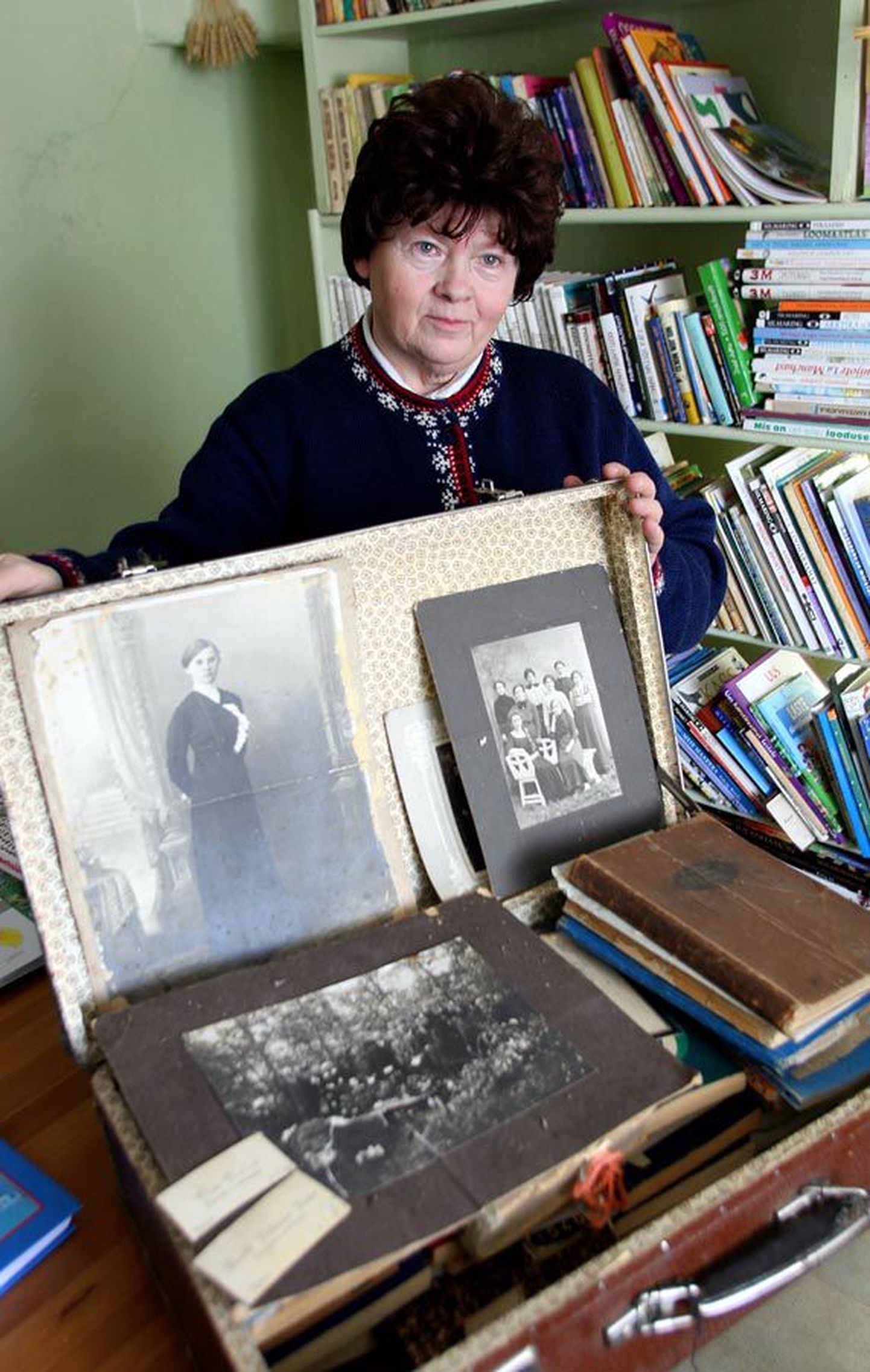Vanas kohvris hoiab Olga Sööt koduloolisi materjale. Oma lugu on ka kohvril endal. Nimelt viis raamatukoguhoidja nõukogude ajal palgapäeviti kolhoosi kontori juurde raamatuid, et töötasu järele tulevatel inimestel oleks hõlbus neid laenata.