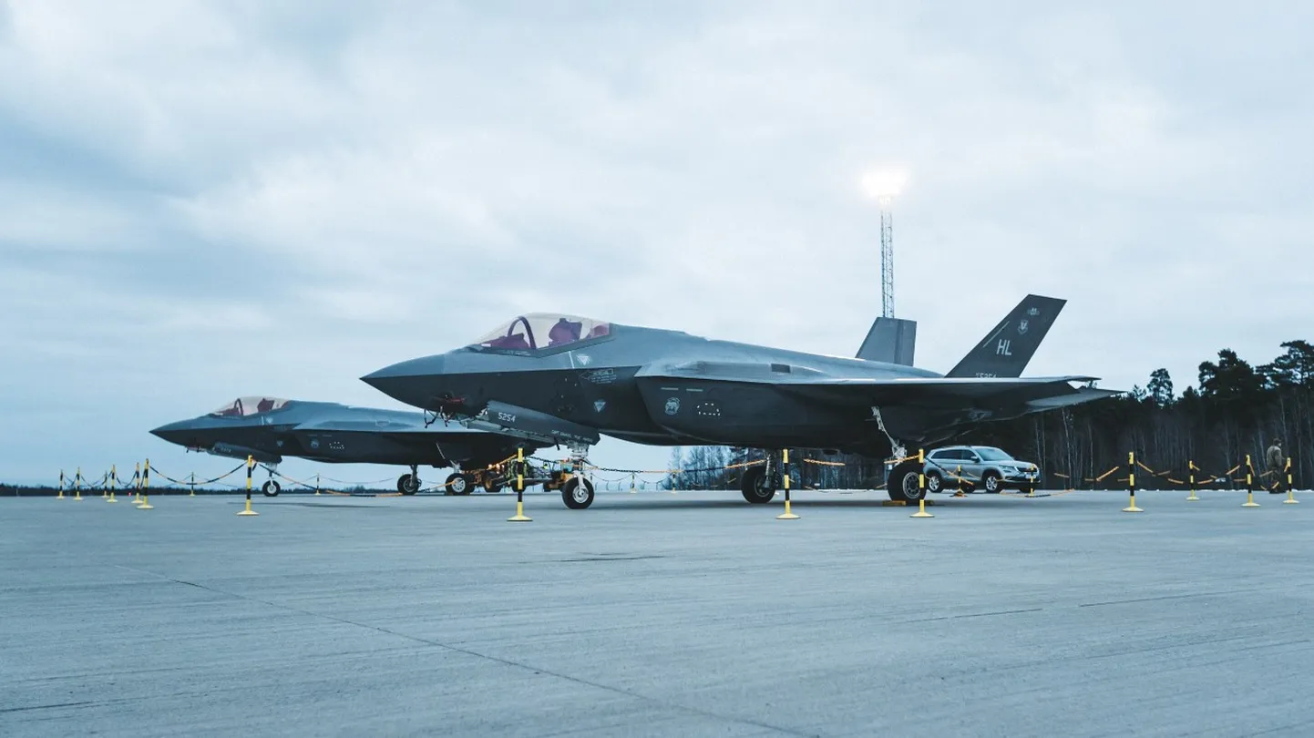 Ämari lennubaasi jõudsid täna õhtul Ameerika Ühendriikide hävituslennukid F-35.