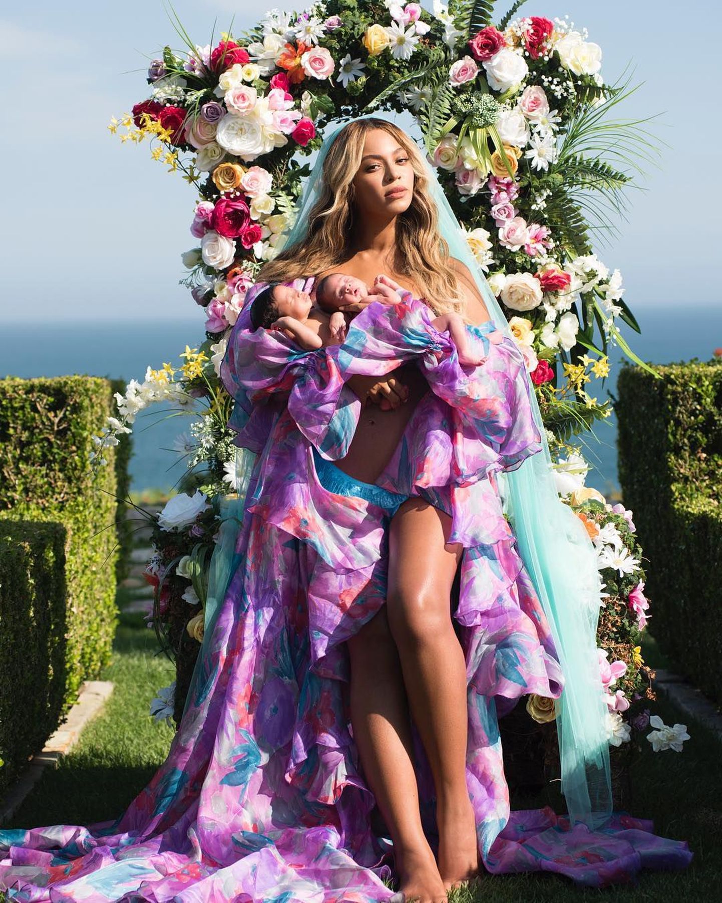 Foto ajast, mil Beyonce kaksikud Sir ja Rumi said ühekuuseks.