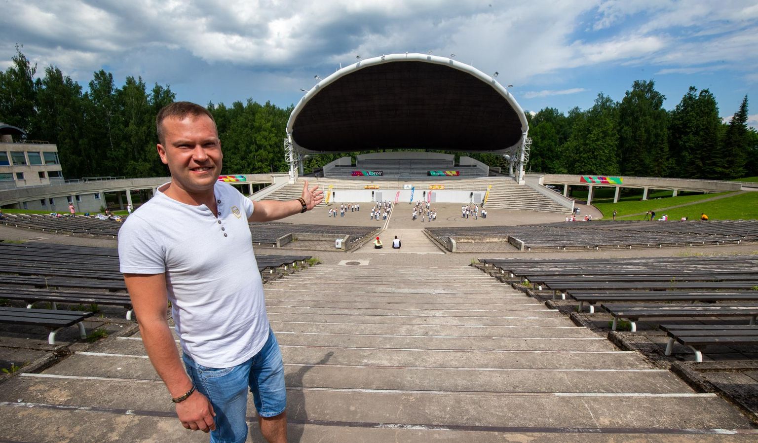 Jaanipeo korraldaja Silvo Piir tõdes eile lauluväljakul Tartu Postimehega vesteldes, et tal on lihtsam ala pooltühjaks jätta kui hakata kiirtestimist korraldama.
