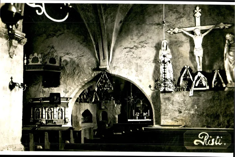 Risti kirik 1928. aastal. Võidukaaregrupp on veel omal kohal.