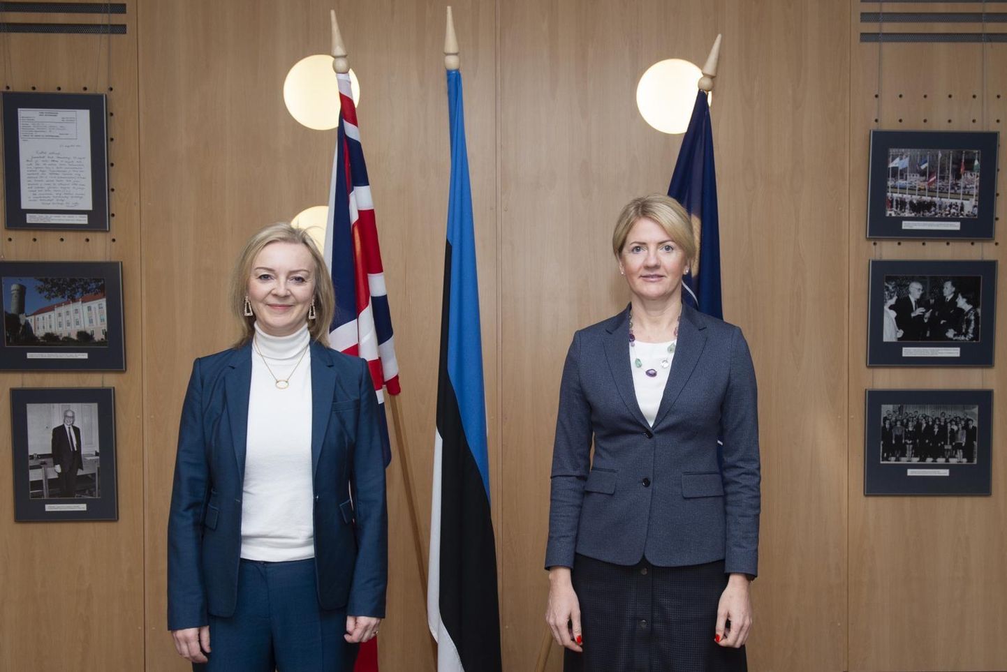 Välisminister Eva-Maria Liimets (paremal) kohtus Tallinnas Ühendkuningriigi välisministri Elizabeth Trussiga.