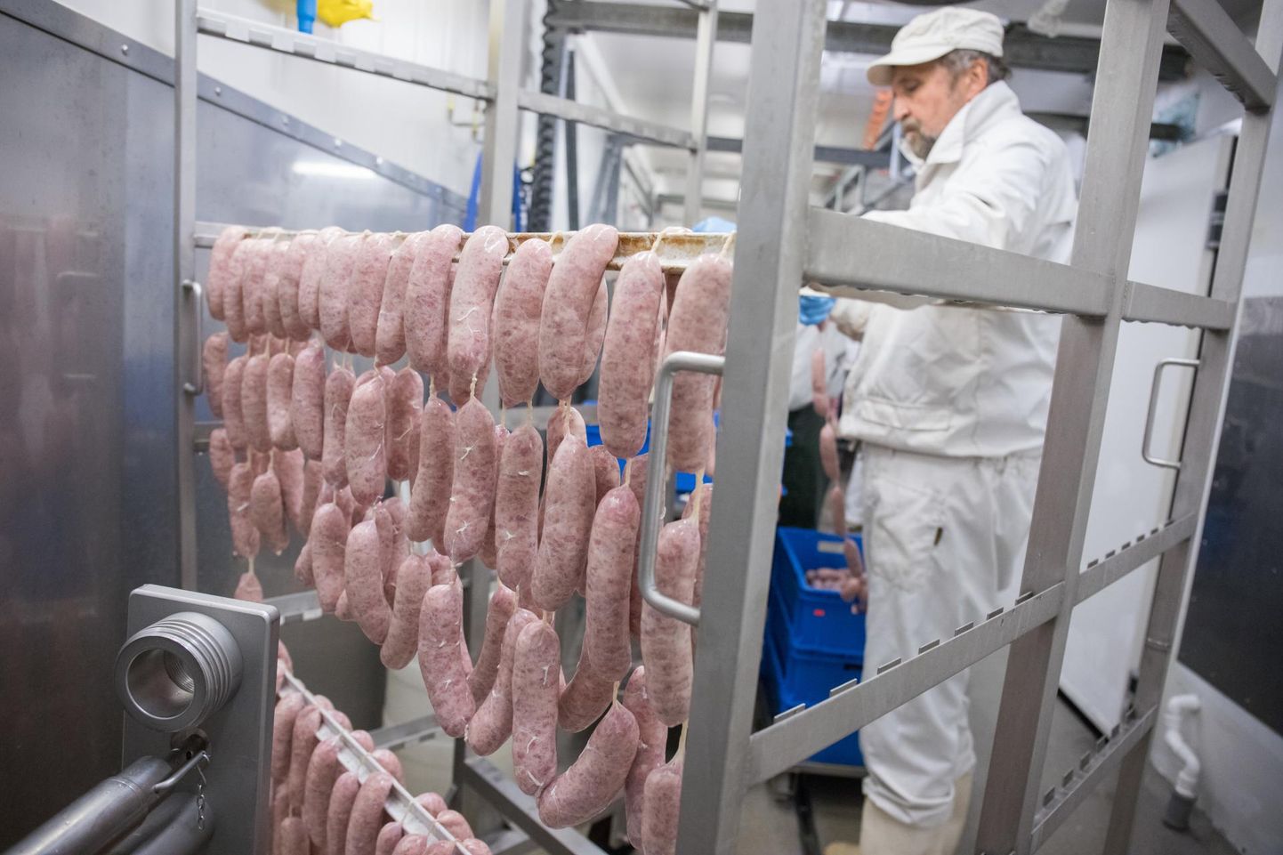 Keset kriisi laienemisplaani sihiks võtnud Matsimoka lihatööstuses teatakse, et lisaks kevade saabumisele on eestlaste jaoks kohe käes vorstide grillimise aeg.