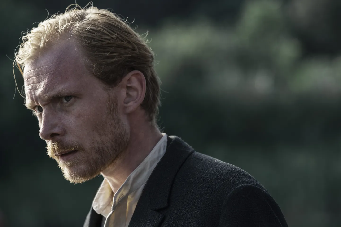 Mängufilm «Vari»: Juhan Liiv (Pääru Oja) lahendab mõrvu.