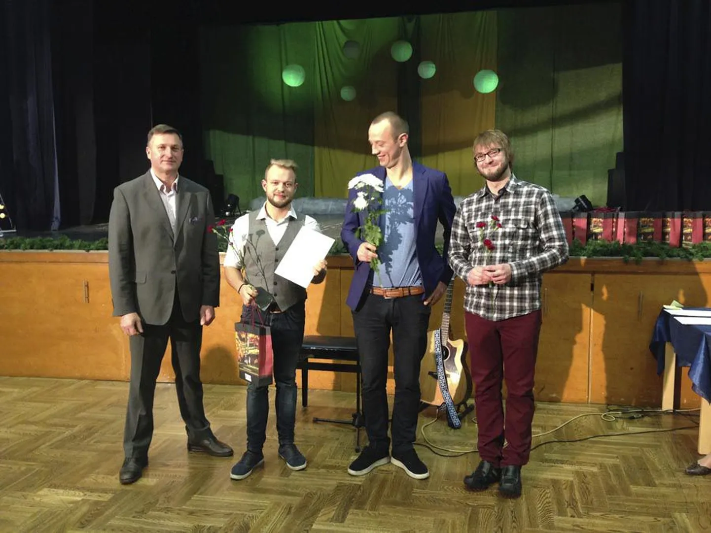 Tänavuseks parimaks algatuseks tunnistati augustis korraldatud «Urissaare kantri», millel käis kahel päeval ligi 500 inimest. Festivali eestvedaja oli Priit Oks (paremalt teine).