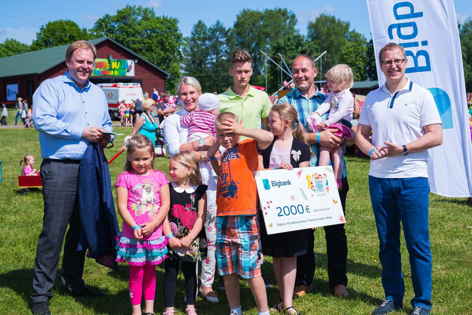 Aasta Suurpere 2016 konkursi võitja, seitsmelapseline perekond Aan Tartumaalt.j
