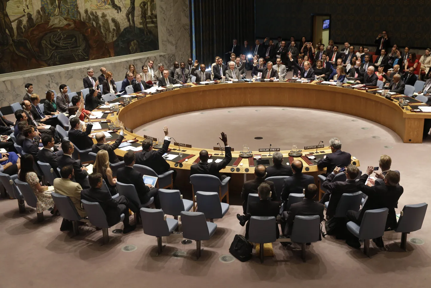 ÜRO Julgeolekunõukogu hääletamas tuumaleppe üle.