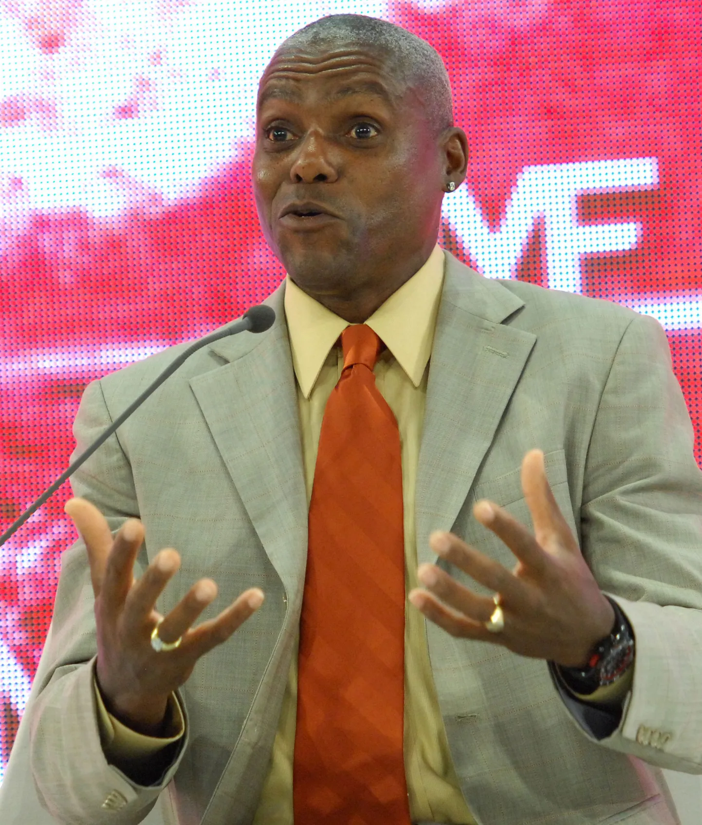 Carl Lewis.