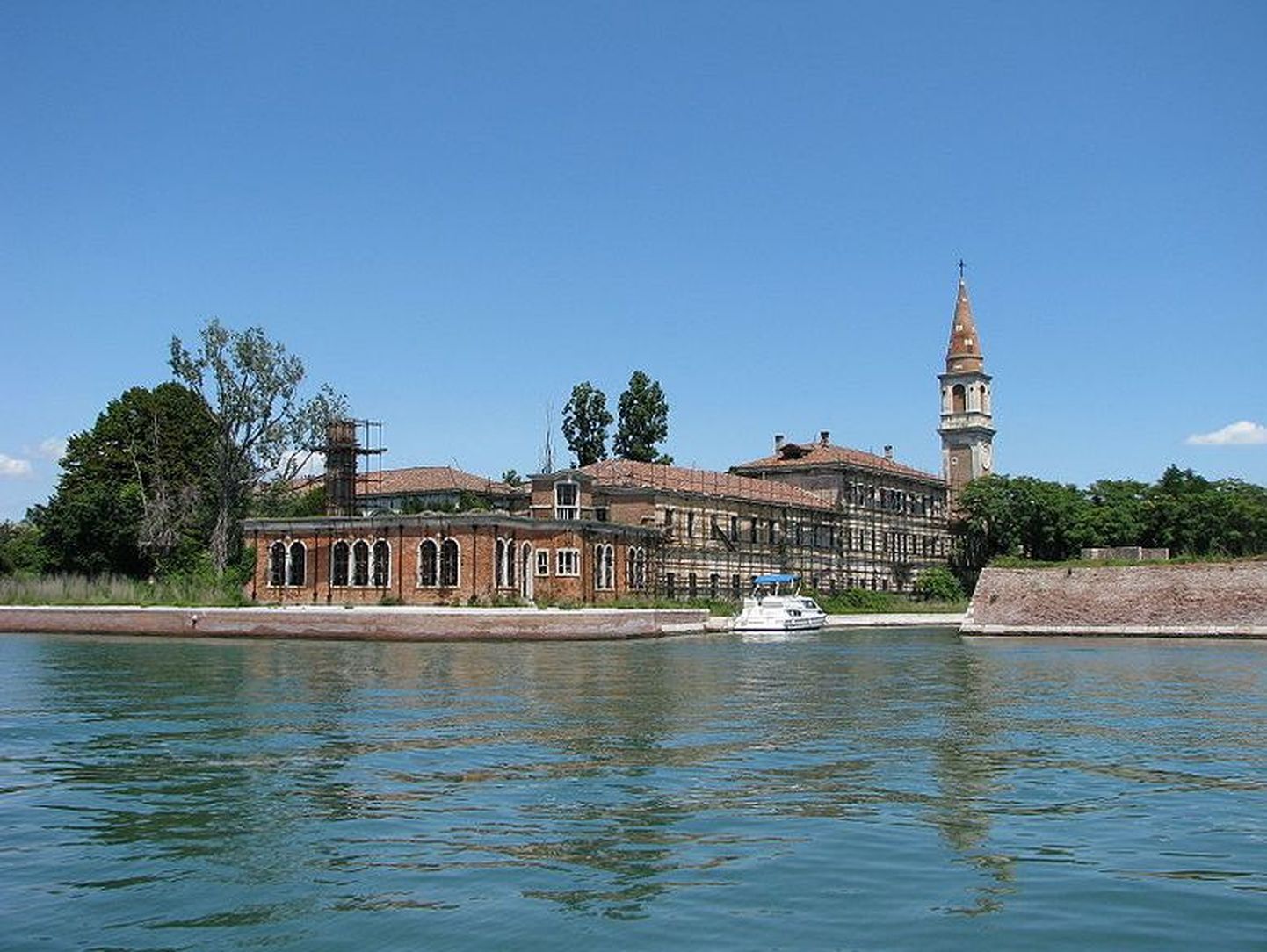 Veneetsia «kummitussaar» Poveglia pannakse oksjonile. Pildil endine psühhiaatriahaigla