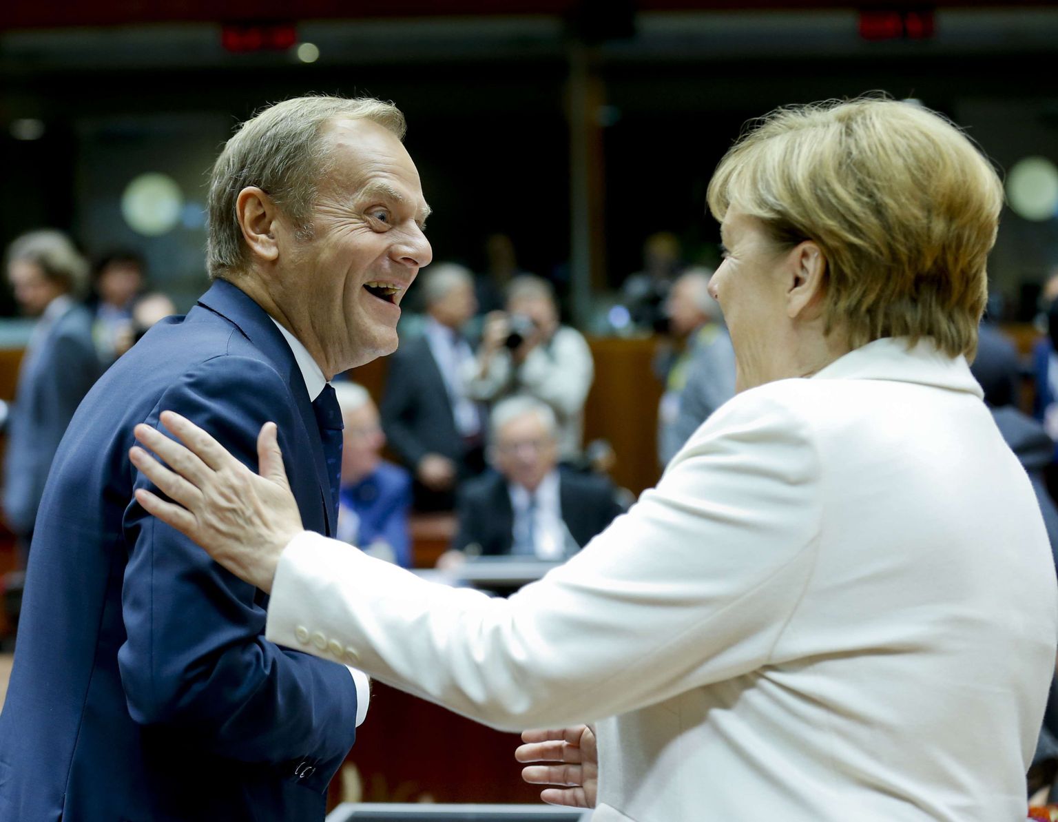 End Euroopa ühtsuse valvuriks kuulutanud ülemkogu eesistuja Donald Tusk (vasakul) ja Saksamaa liidukantsler Angela Merkel eile Brüsselis. Foto