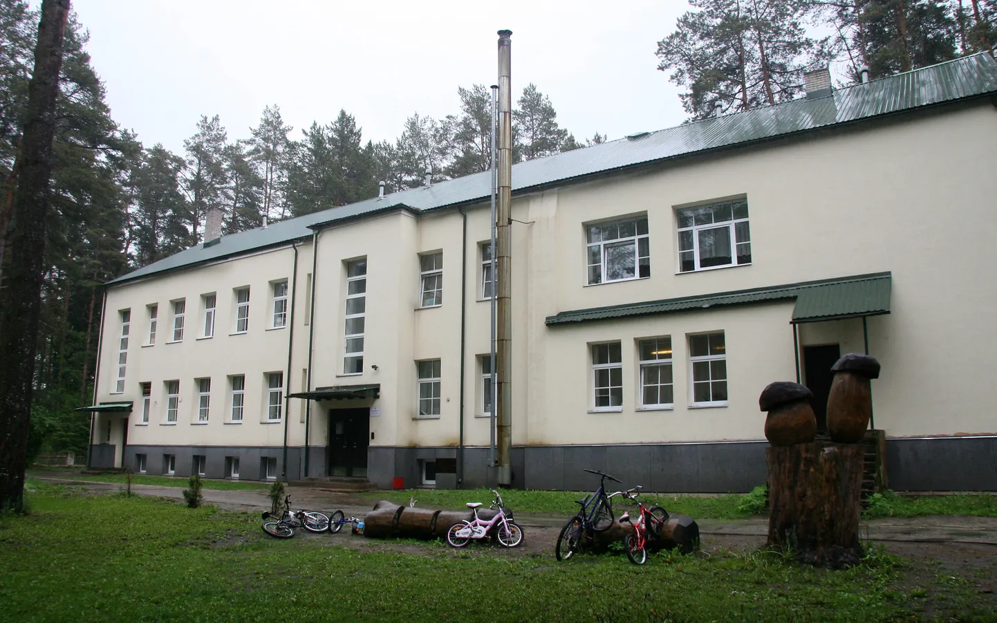 1. juulist tühjaks jäänud maja ehitati 1949. aastal lasteaia tarbeks.