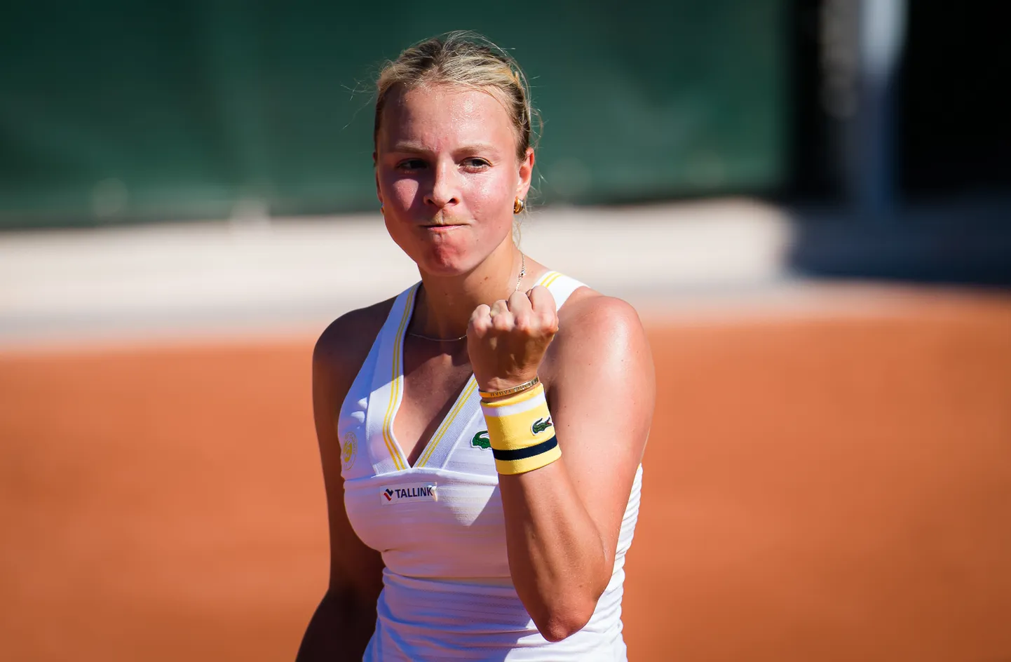 Anett Kontaveit rõõmustab võidetud punkti üle.
