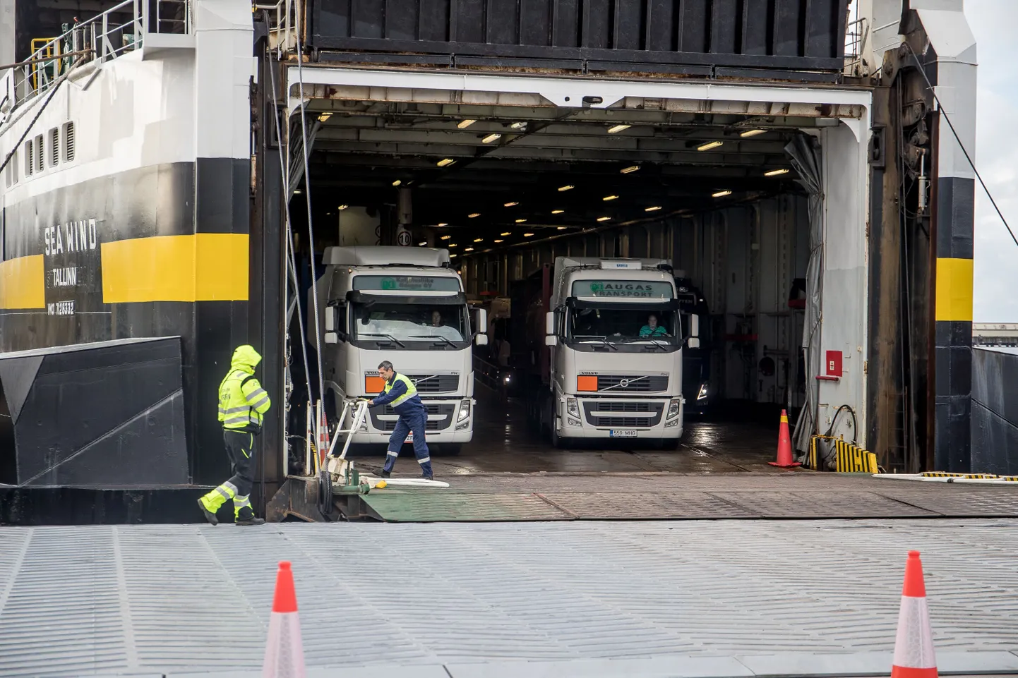 Tallink kolis oma kaubalaeva SeaWind väljumised Vanasadamast Transiidikeskuse ASi Muuga terminali.