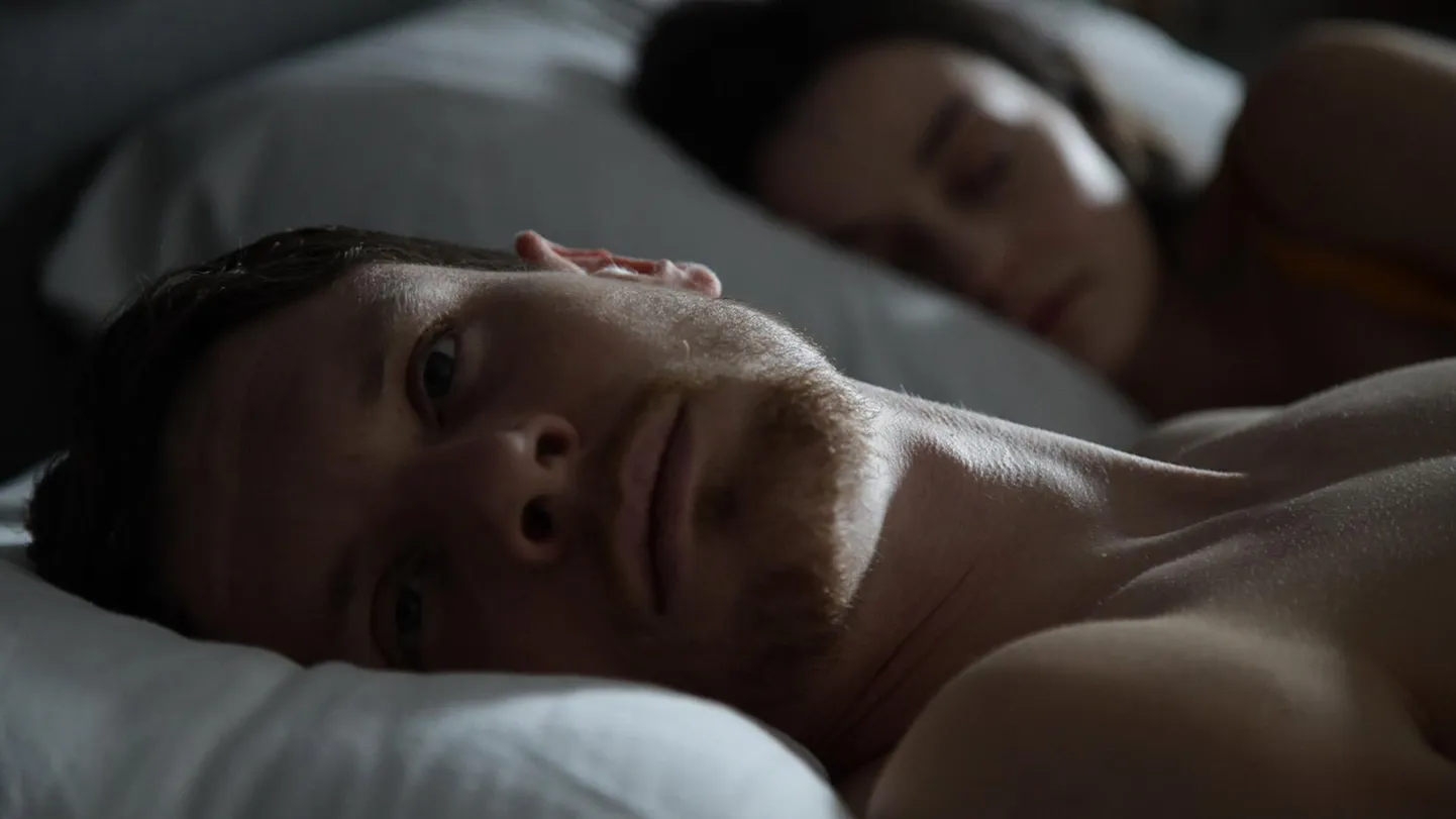 Jack O’Connell ja Olivia Cooke filmis «Väike kala».