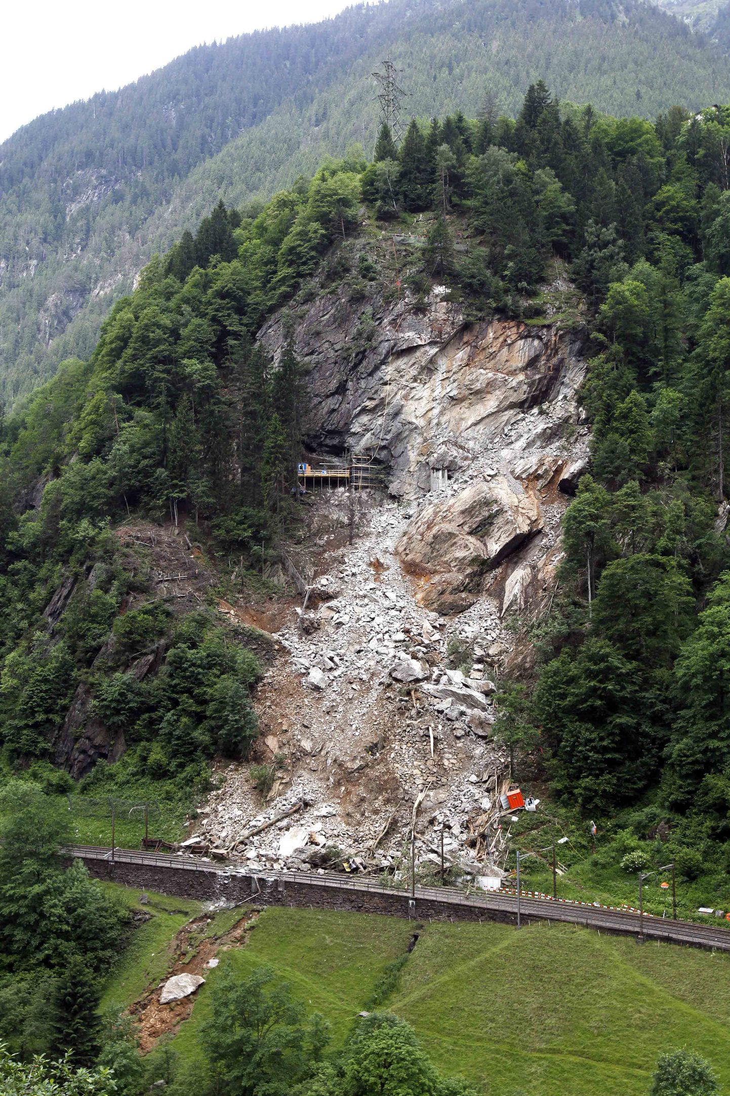 Kivivaringu tõttu jääb Gotthardi raudteelõik üheks kuuks suletuks