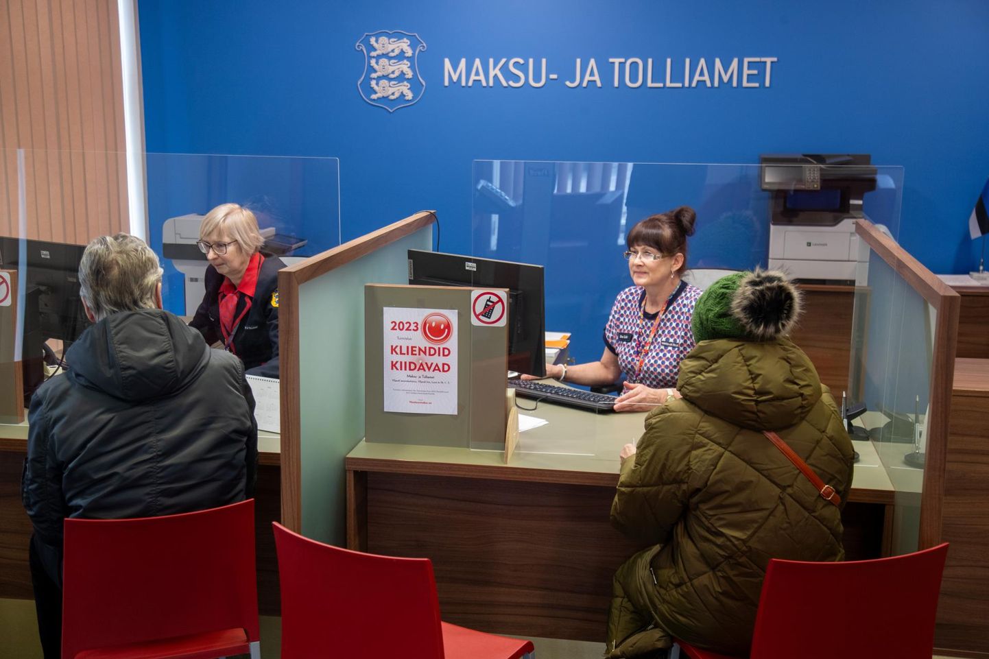 Olenemata sellest, et tulude deklareerimine on kolinud lõviosas internetti, on pärast 15. veebruari suurenenud Viljandi maksuameti büroo külastatavus 30–35 inimeseni päevas.