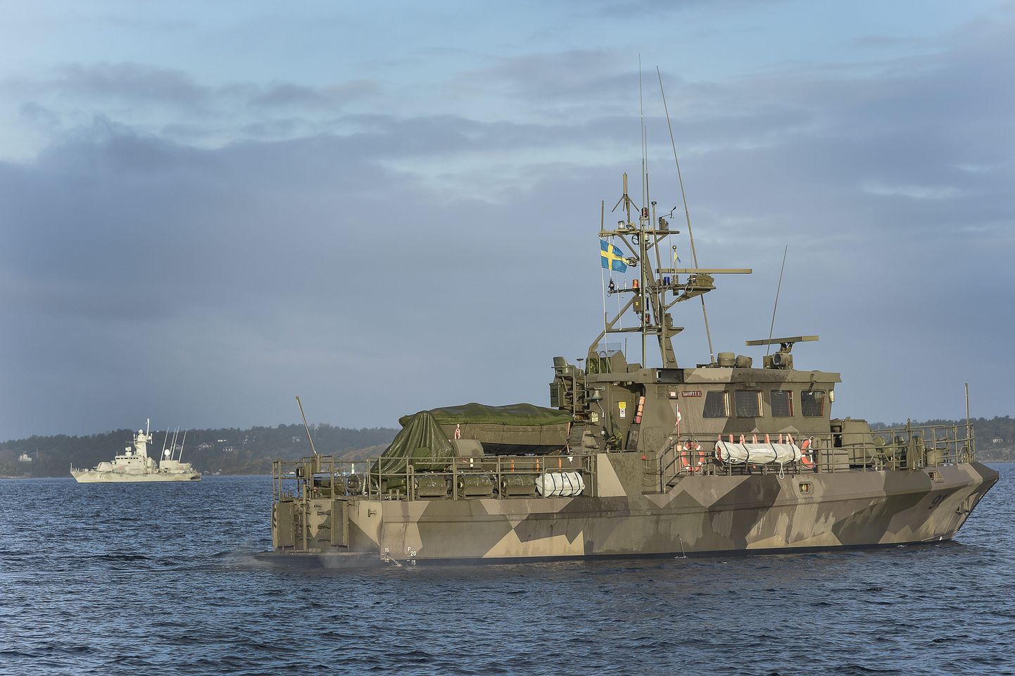 Rootsi sõjaväe laevad otsivad jätkuvalt tundmatut allveealust.