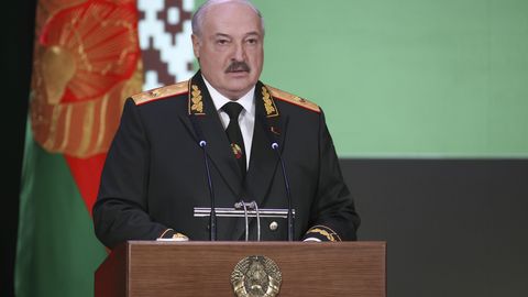 Valgevenes algas üldvalimiste eelhääletus, Lukašenka esines Lääne süüdistamisega