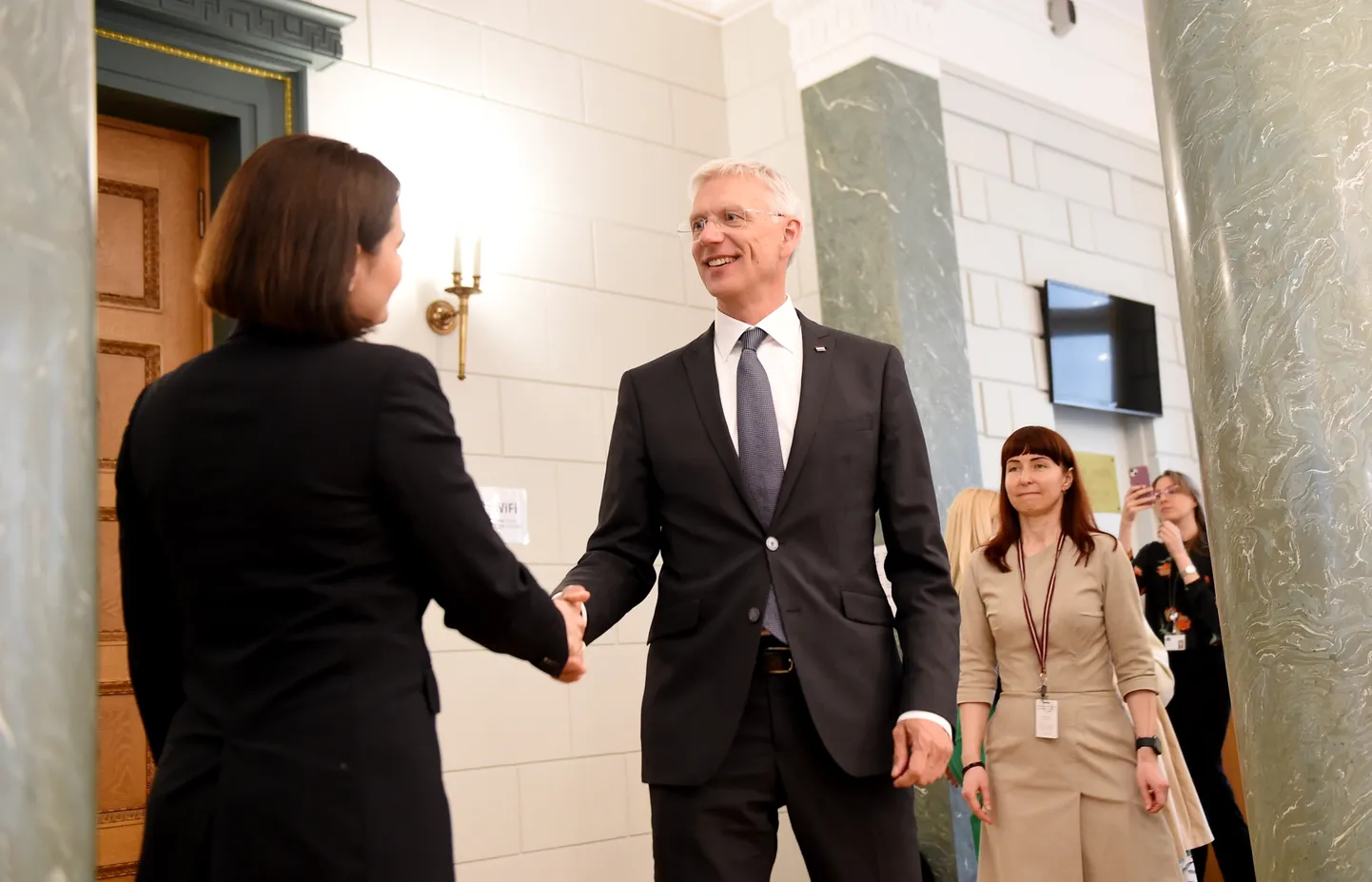 Ministru prezidents Krišjānis Kariņš un Baltkrievijas demokrātiskās kustības līdere Svjatlana Cihanouska tikšanās laikā Ministru kabinetā.