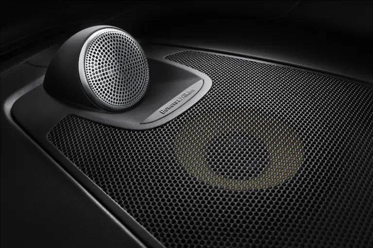 Bowers & Wilkins audiosüsteem.