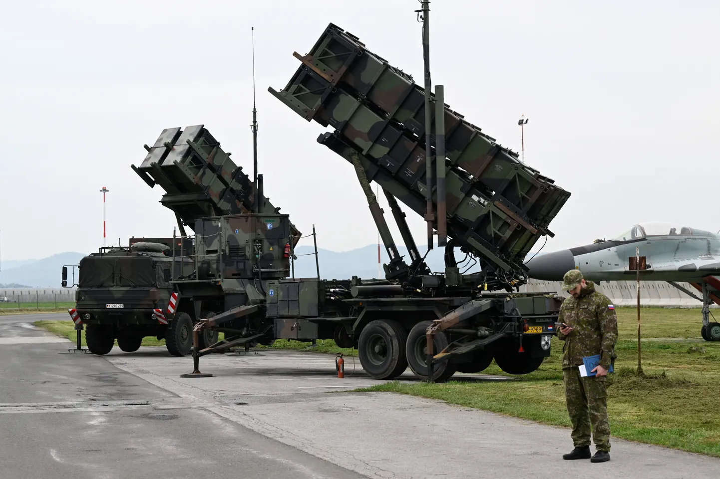 Зенитно-ракетные комплексы Patriot в словацком аэропорту Слиачи.