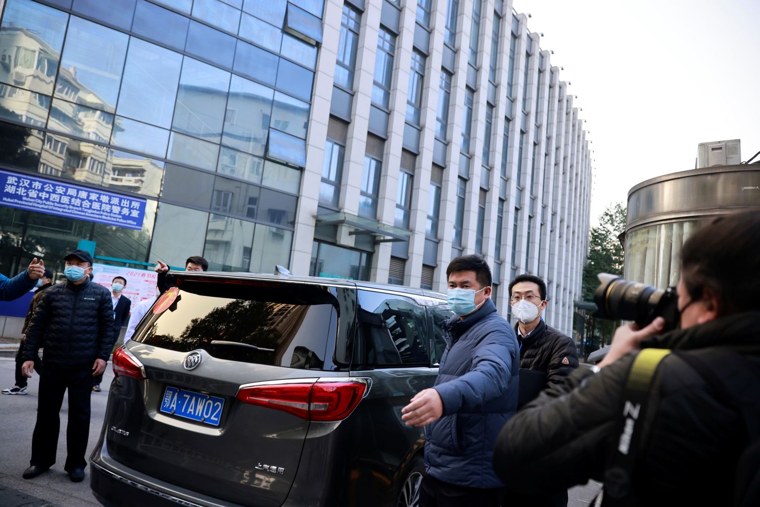 WHO eksperdid pääsesid koroonakarantiinist ja suundusid Hiltoni hotellist Hubei provintsi keskhaiglasse, kus on nende põhitöökoht