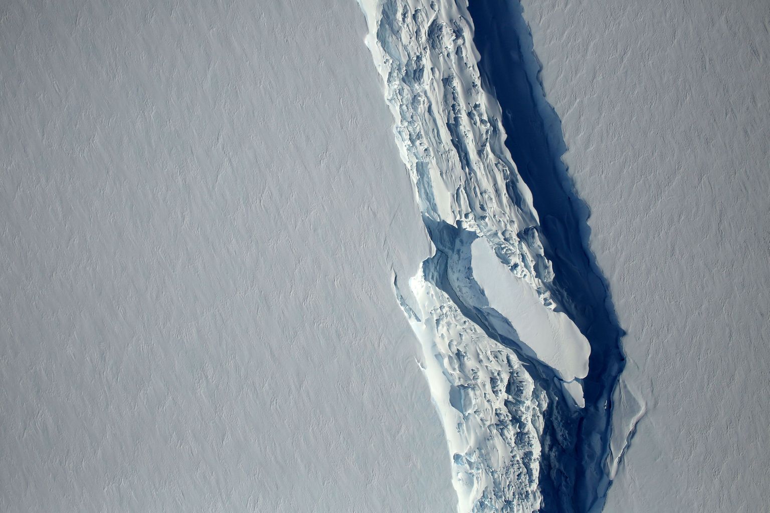 Larsen C šelfiliustiku lõhe.