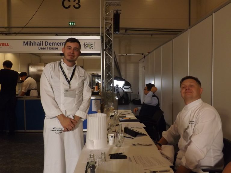 Две звезды: Павел Гурьянов, шеф-повар ресторанов DOM и Bordoo, обладатель титула "Повар года" в 2013 году (слева) и Андрей Шмаков, Эстония-Москва, ресторан "Савва".  