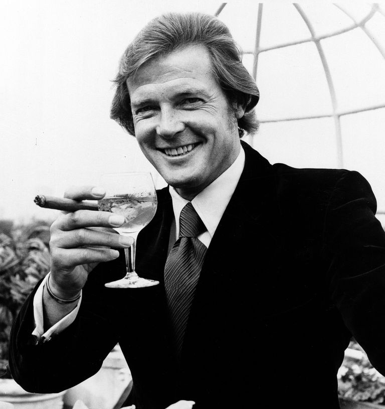 Mitmes filmis James Bondi kehastanud Roger Moore 1972. aastal