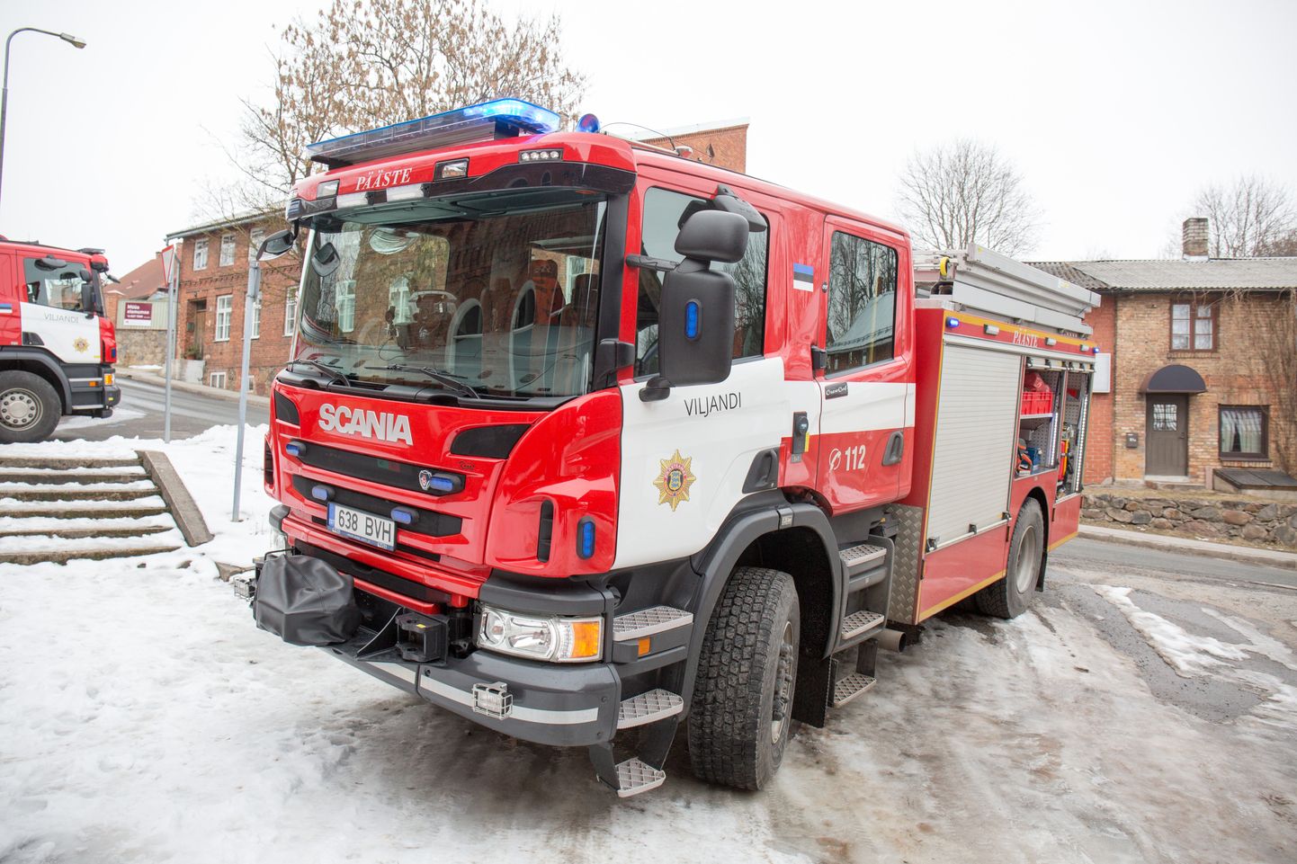 Машина Спасательного департамента приехала на вызов на улицу Тарту в Вильянди.