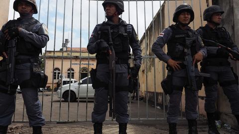 Крупный бунт в тюрьме Бразилии: не менее 30 человек погибли