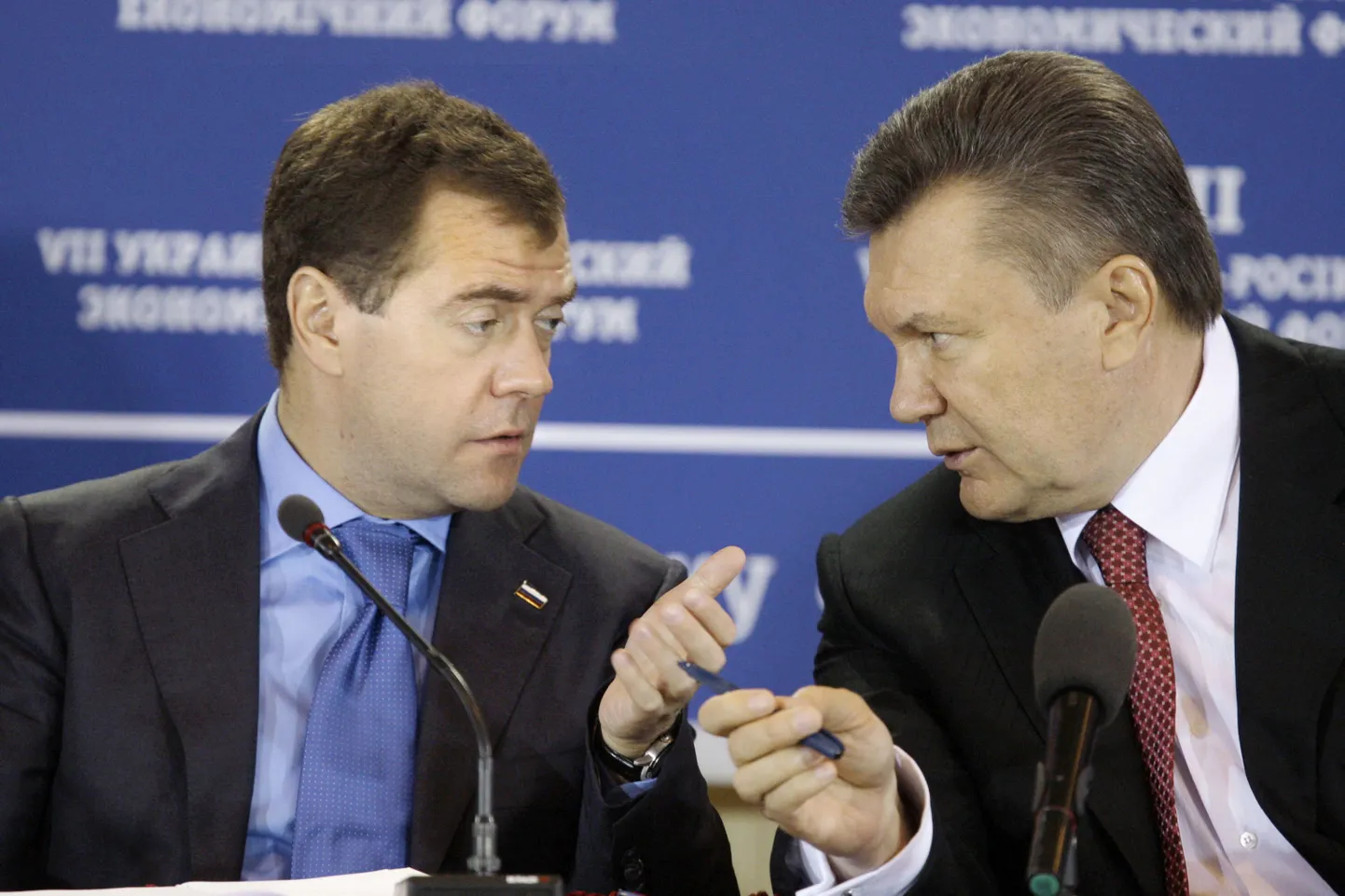 Ukraina president Viktor Janukovõtš ja Vene riigipea Dmitri Medvedev täna Kiievis.