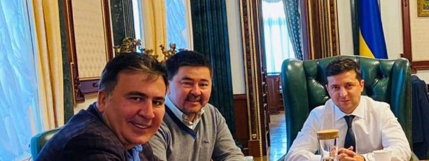Gruusia endine president Mihheil Saakašvili, Kasahhi ettevõtja ja ühiskonnategelane Margulan Seissembajev ning Ukraina president Volodõmõr Zelenskõi kohtumisel 2020. aasta septembris.