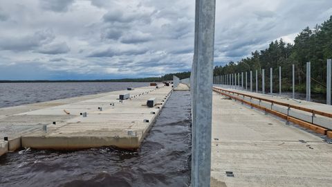 FOTO ⟩ Ilgstoši un intensīvi nokrišņi kavē robežas izbūvi uz Latvijas austrumu robežas