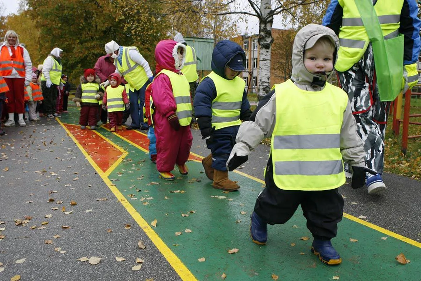 Kasvatajate abiga kordasid lapsed raja kasutamise reeglid üle.